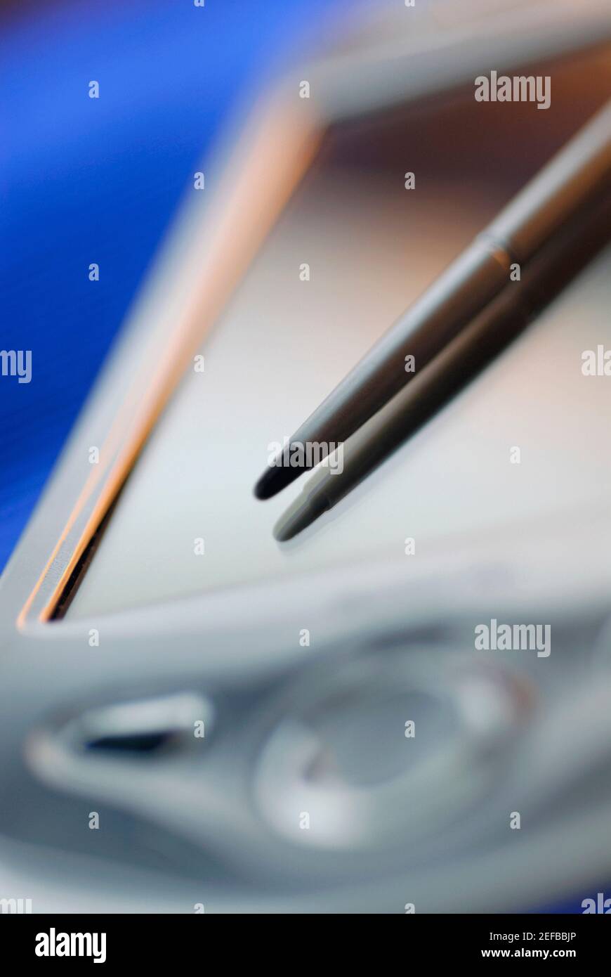 Primo piano di una penna digitalizzata su un organizer elettronico Foto Stock