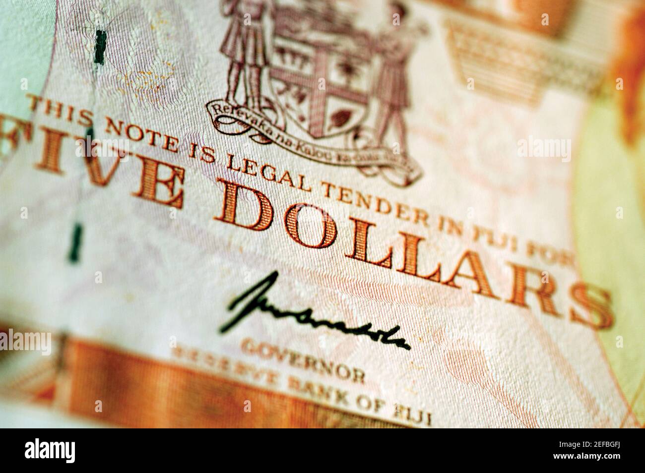 Primo piano estremo della banconota da cinque dollari delle Figi Foto Stock