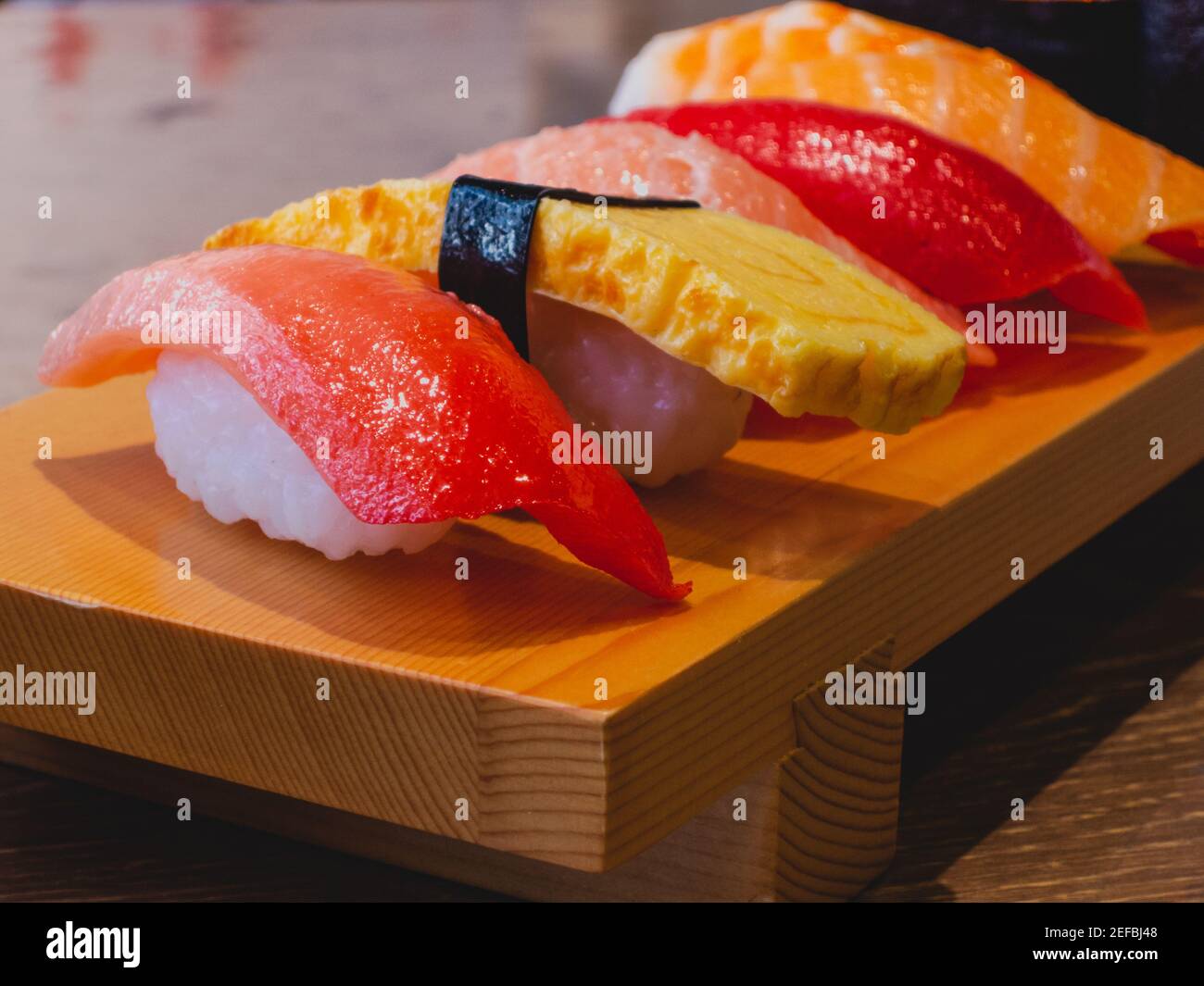 Un esempio di cibo falso con un campione di sushi.food in Giappone è un la cultura tradizionale che il negozio richiederà il produttore per fare alto qualità, come vero fo Foto Stock