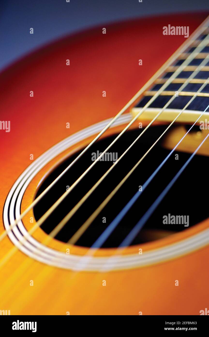 Primo piano della chitarra e delle sue corde Foto Stock