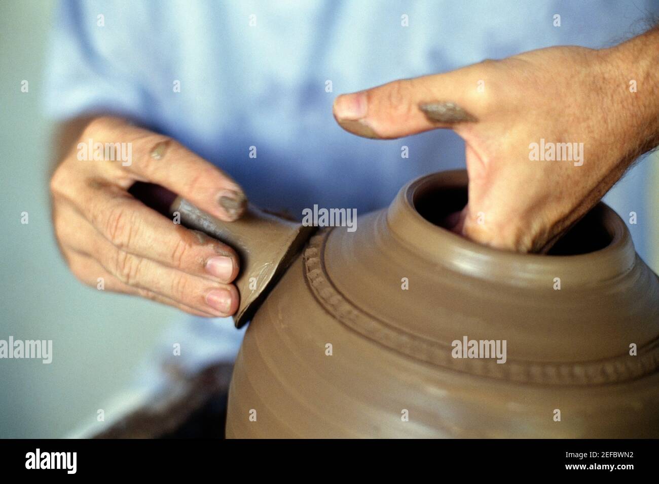 Bill Grace è un potter di talento sull'isola di Barbados, Caraibi Foto Stock