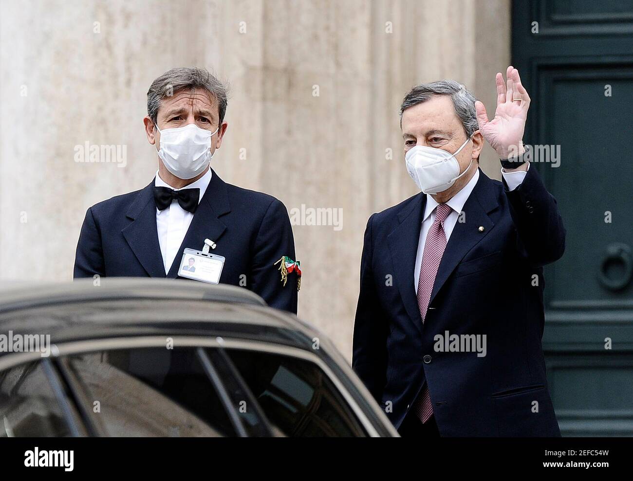 Roma, Italia. 17 Feb 2021. Mario Draghi lascia la Camera dei deputati dopo aver depositato il discorso appena pronunciato nella Camera del Senato Credit: Independent Photo Agency/Alamy Live News Foto Stock