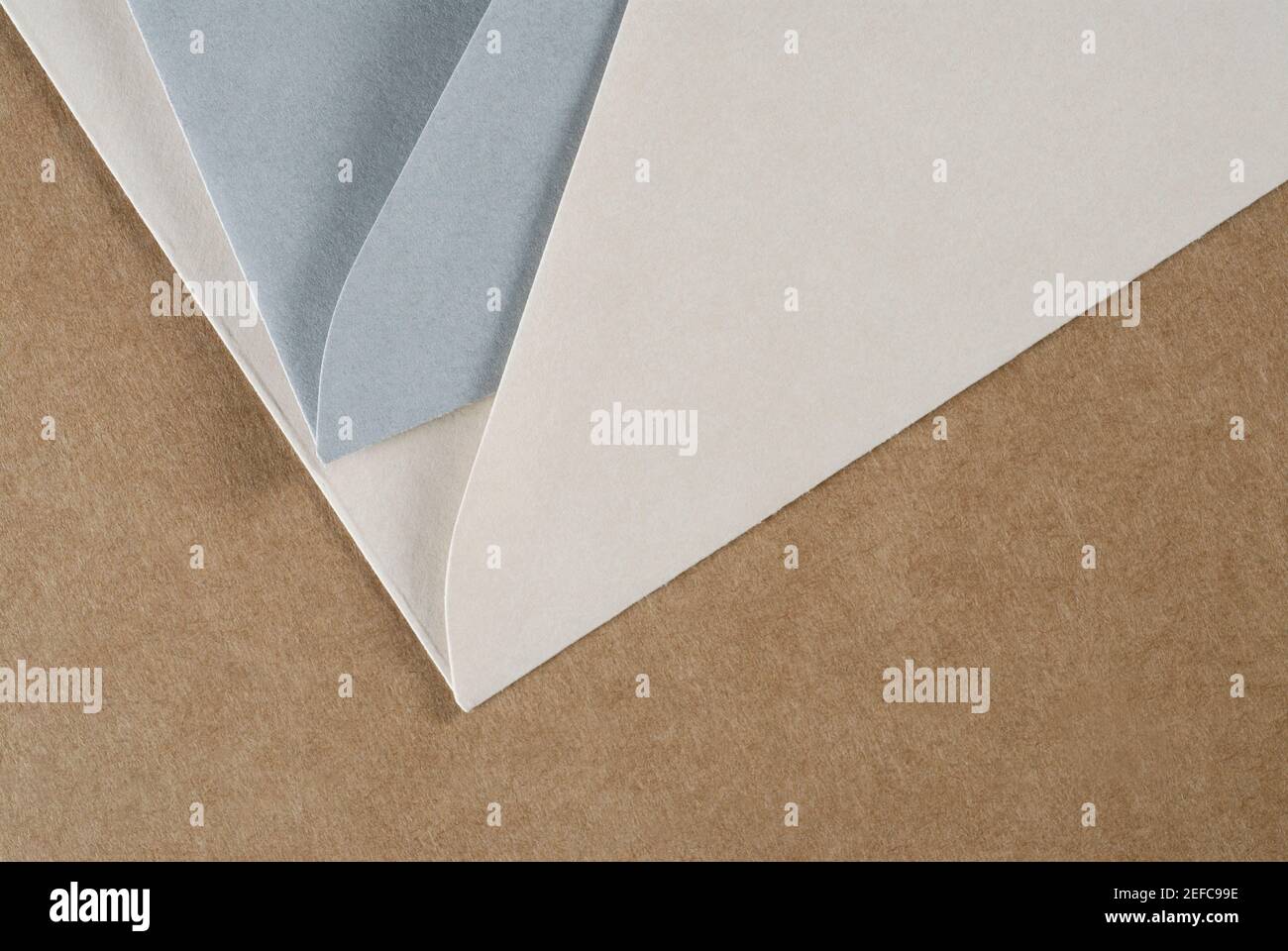 Primo piano di due buste Foto Stock