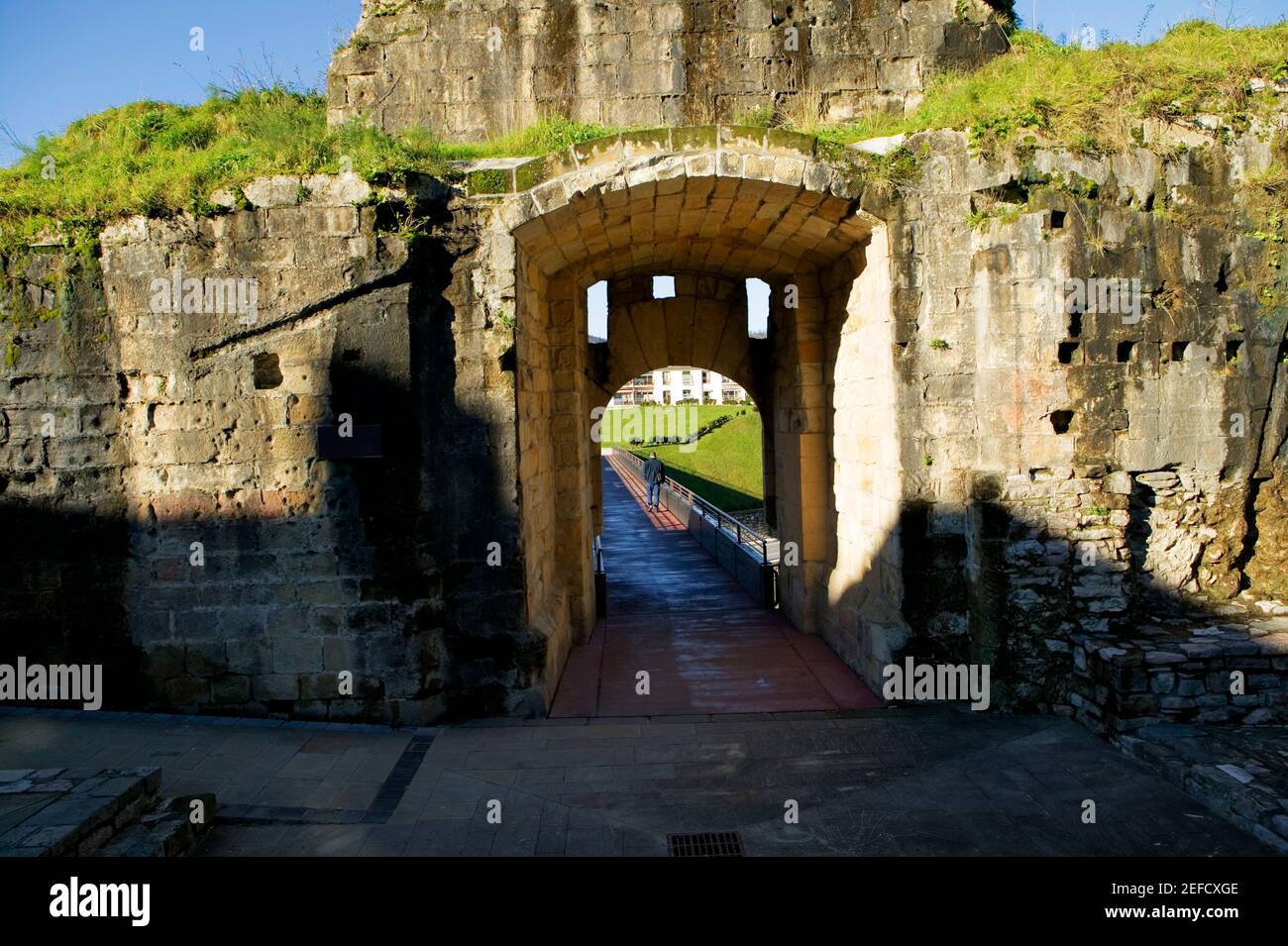 Facciata dell'ingresso di un castello, Spagna Foto Stock
