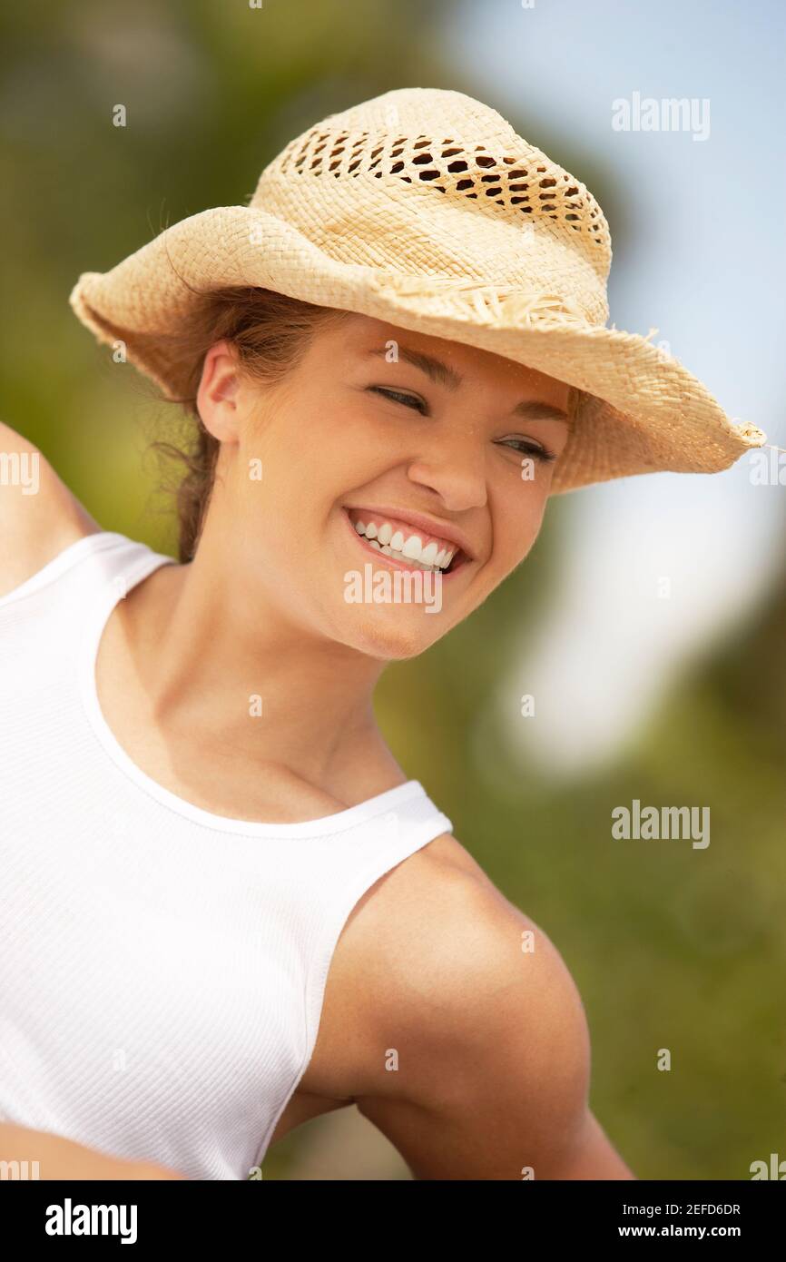 Close-up di una giovane donna sorridente Foto Stock