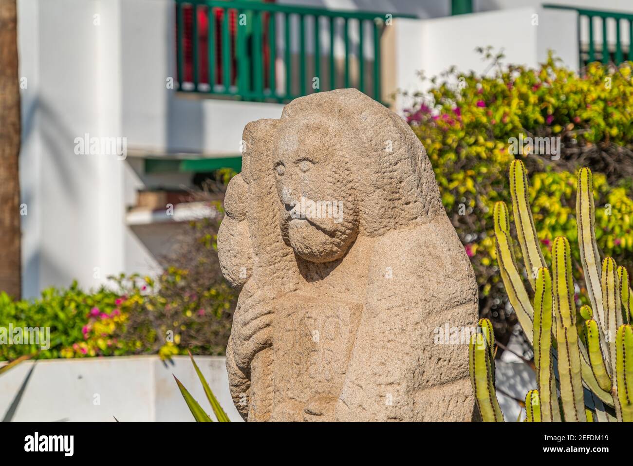 Scultura sul viale di Playa de Las Americas, Tenerife, Isole Canarie Foto Stock