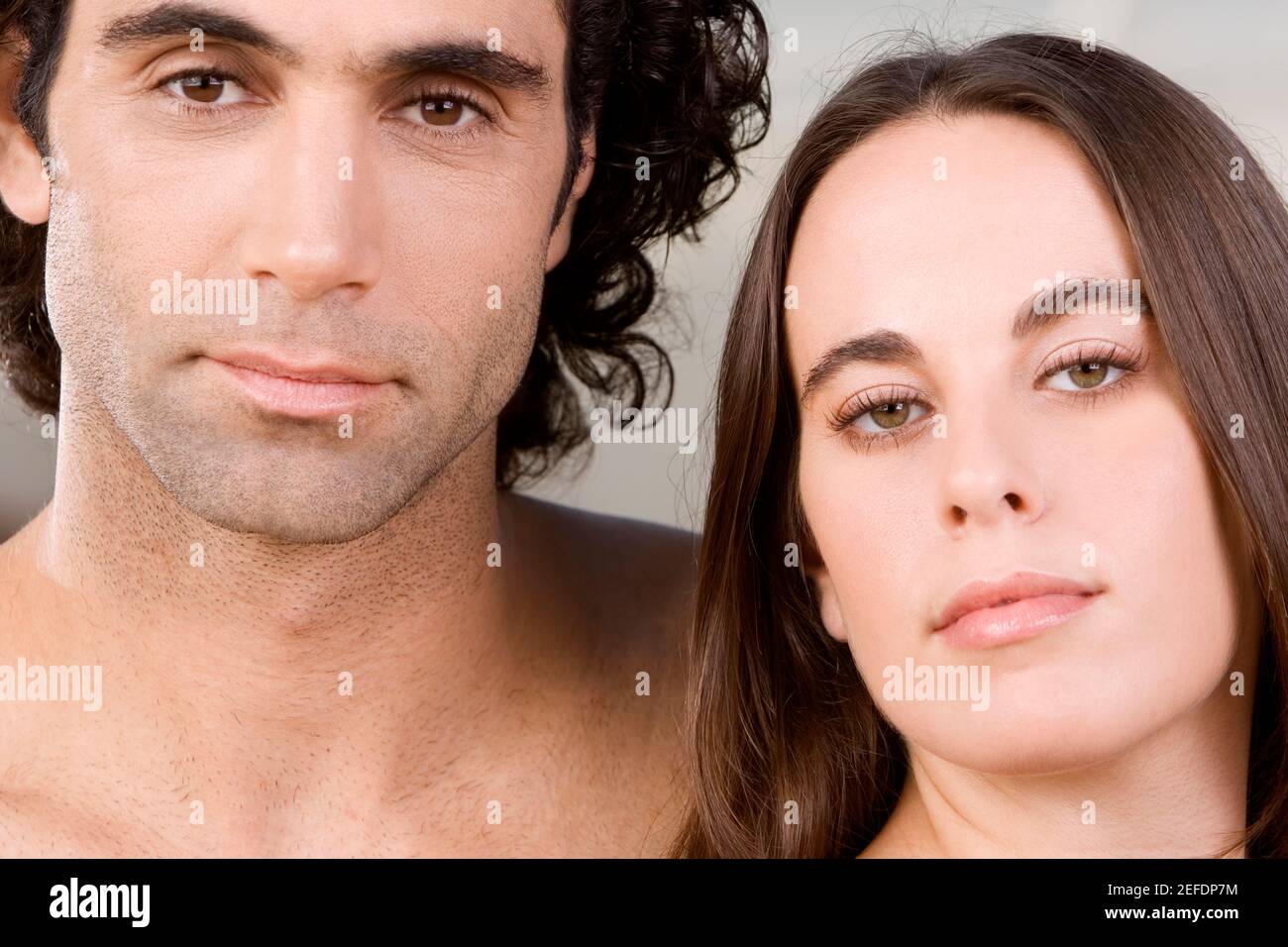 Ritratto di una metà uomo adulto e una giovane donna Foto Stock