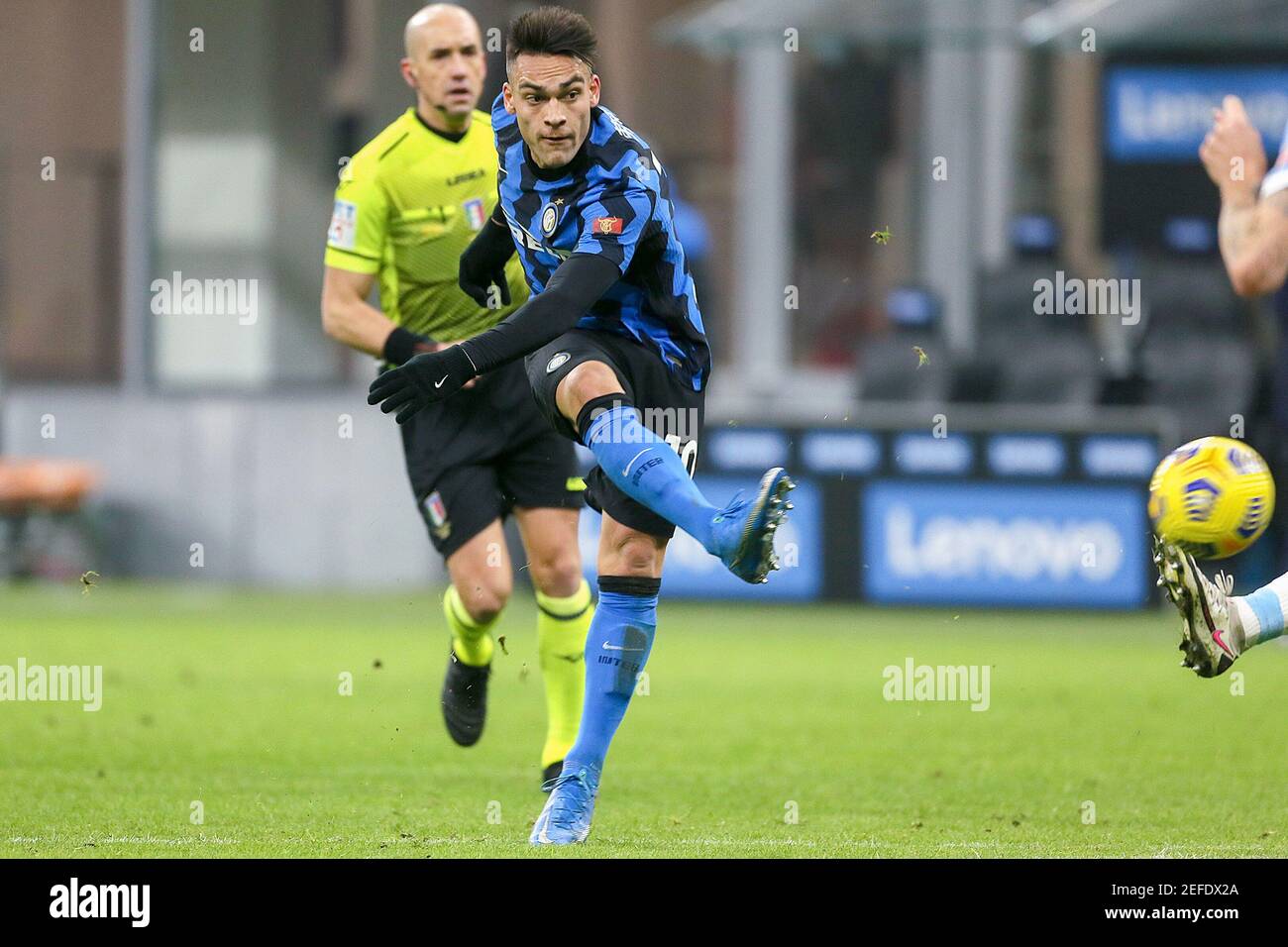 MILANO, ITALIA - FEBBRAIO 14: Lautaro Martinez di Inter durante la Serie A  partita tra Inter Milano e Lazio Roma allo Stadio San Siro il 14 febbraio  Foto stock - Alamy