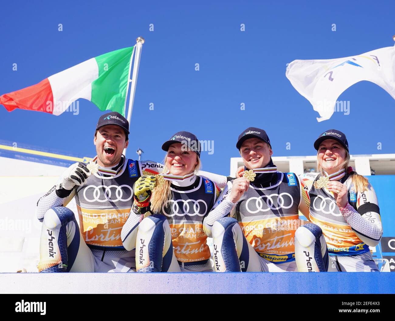 Cortina, Italia. 17 febbraio 2021, Italia, Cortina D´ampezzo: Sci alpino: Campionati del mondo, squadra, misto: La squadra norvegese vince l'oro nel concorso di squadra. Foto: Michael Kappeler/dpa Foto Stock