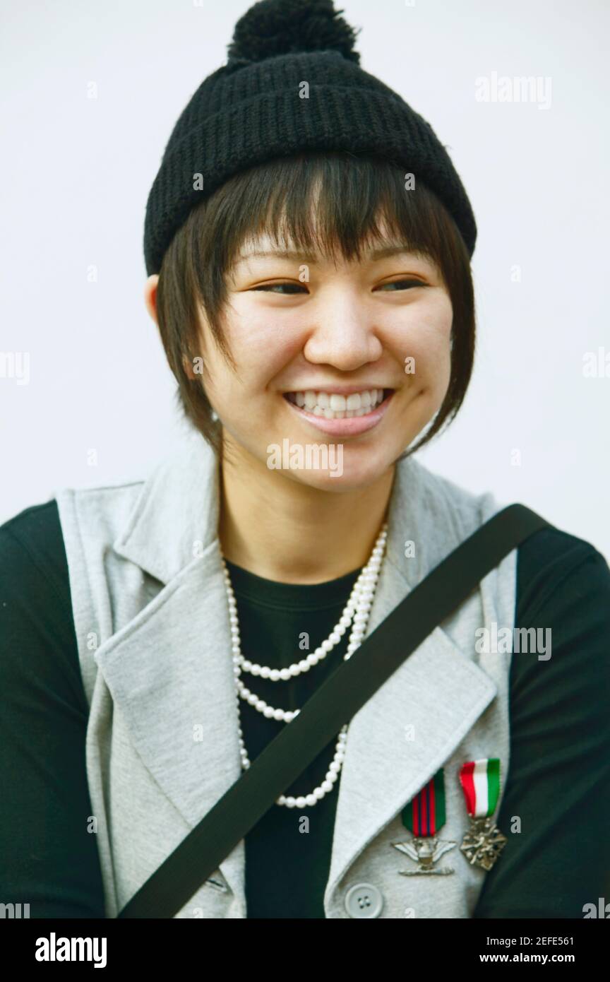 Close-up di una giovane donna sorridente Foto Stock