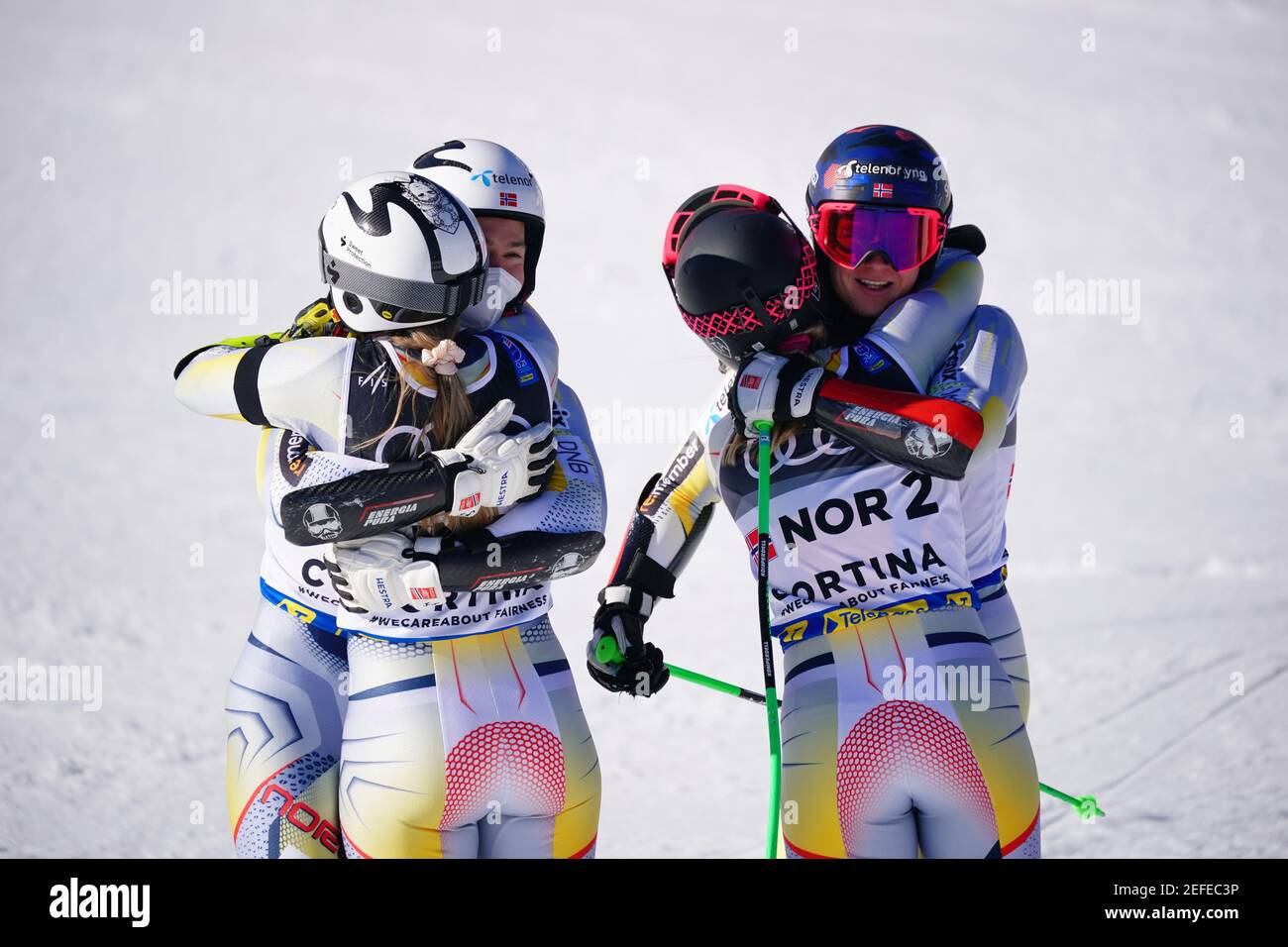 Cortina, Italia. 17 febbraio 2021, Italia, Cortina D´ampezzo: Sci alpino: Campionati del mondo, squadra, misto: La squadra norvegese vince l'oro nel concorso di squadra. Foto: Michael Kappeler/dpa Foto Stock