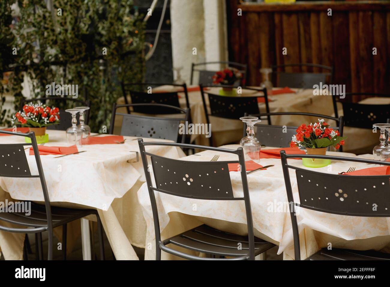 Posizionare l'impostazione sul tavolo Foto Stock