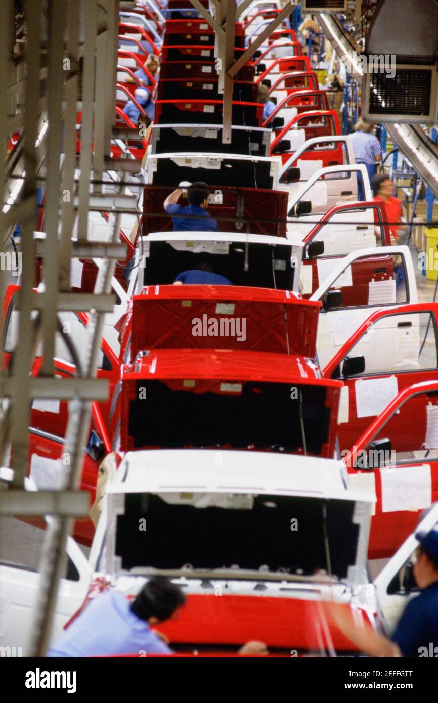 Vista dall'alto dei carrelli Nissan vicino alla fine della linea di assemblaggio, Smyrna, Tennessee Foto Stock