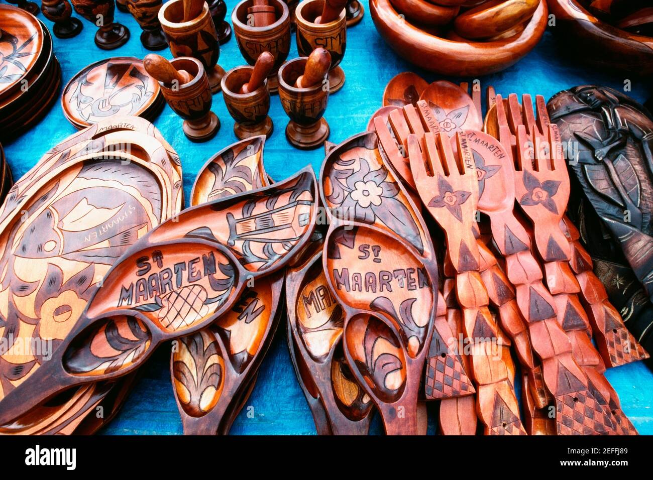 Una mostra di souvenir in legno, San Martino Foto Stock