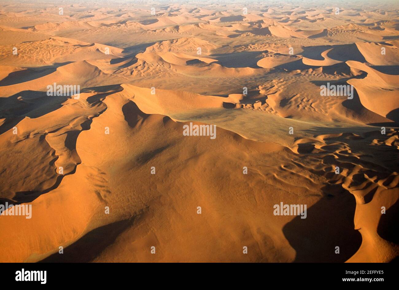 Dune nel deserto del Namib, Namibia, vista aerea Foto Stock