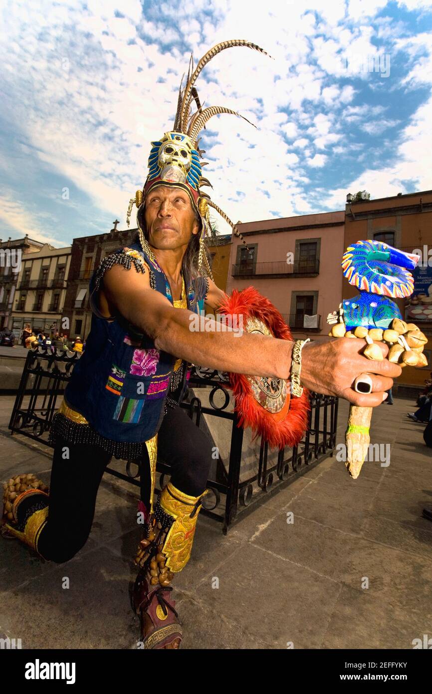 Uomo maturo che si esibisce, Città del Messico, Messico Foto Stock