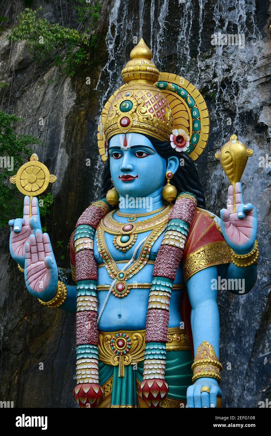 Statua di Krishna all'ingresso della grotta Ramayana, le grotte di Batu, Kuala Lumpur, Malesia, Sud-est asiatico Foto Stock