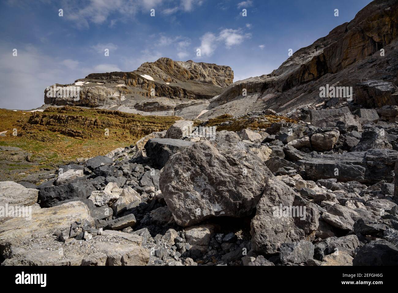 Cilindro de Marboré vista dal percorso verso la vetta del Monte Perdido (Ordesa y Monte Perdido NP, Pirenei, Spagna) Foto Stock