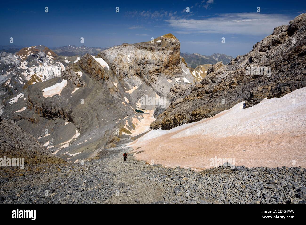 Cilindro de Marboré vista dal percorso verso la vetta del Monte Perdido (Ordesa y Monte Perdido NP, Pirenei, Spagna) Foto Stock