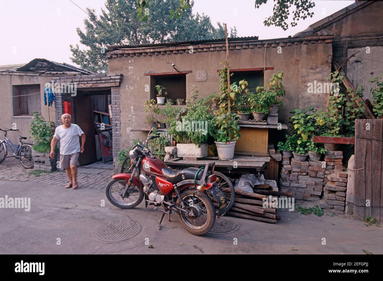 Ex residenza di Lu Xun e del suo fratello minore Zhou Zuoren , Zhou Jiangen in No.11 Badaowan, Pechino, Cina. La foto è stata scattata intorno al 2000. Foto Stock