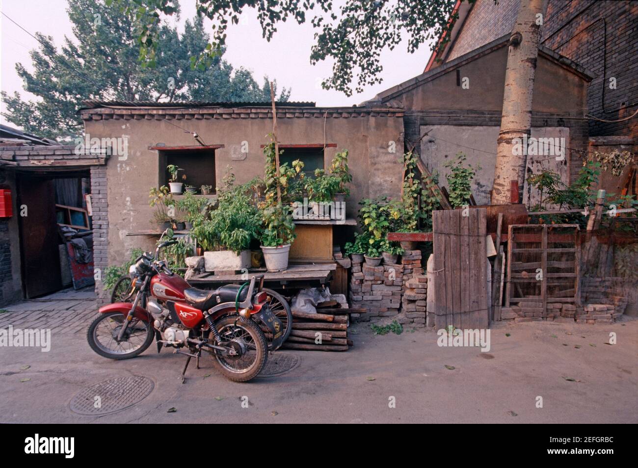 Ex residenza di Lu Xun e del suo fratello minore Zhou Zuoren , Zhou Jiangen in No.11 Badaowan, Pechino, Cina. La foto è stata scattata intorno al 2000. Foto Stock
