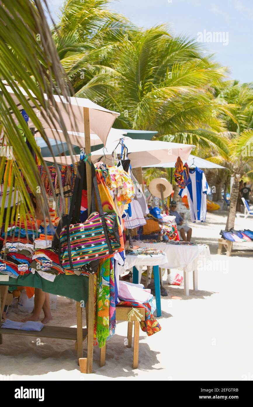 Bancarella di mercato sulla spiaggia, Honduras Foto Stock