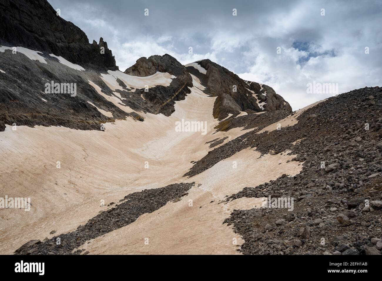 Escupidera di Monte Perdido (Ordesa y Monte Perdido NP, Pyrenees, Spain) ESP: Escupidera del Monte Perdido PN Ordesa y Monte Perdido, Aragón, España Foto Stock