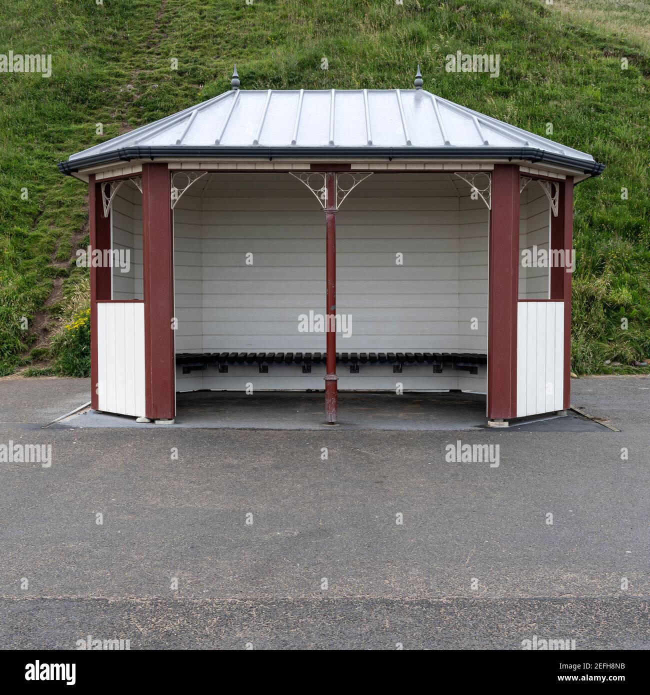 Un rifugio sul lungomare di Saltburn Foto Stock