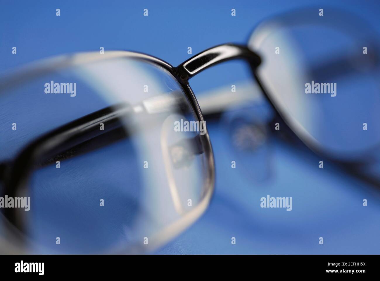 Primo piano di un paio di occhiali Foto Stock