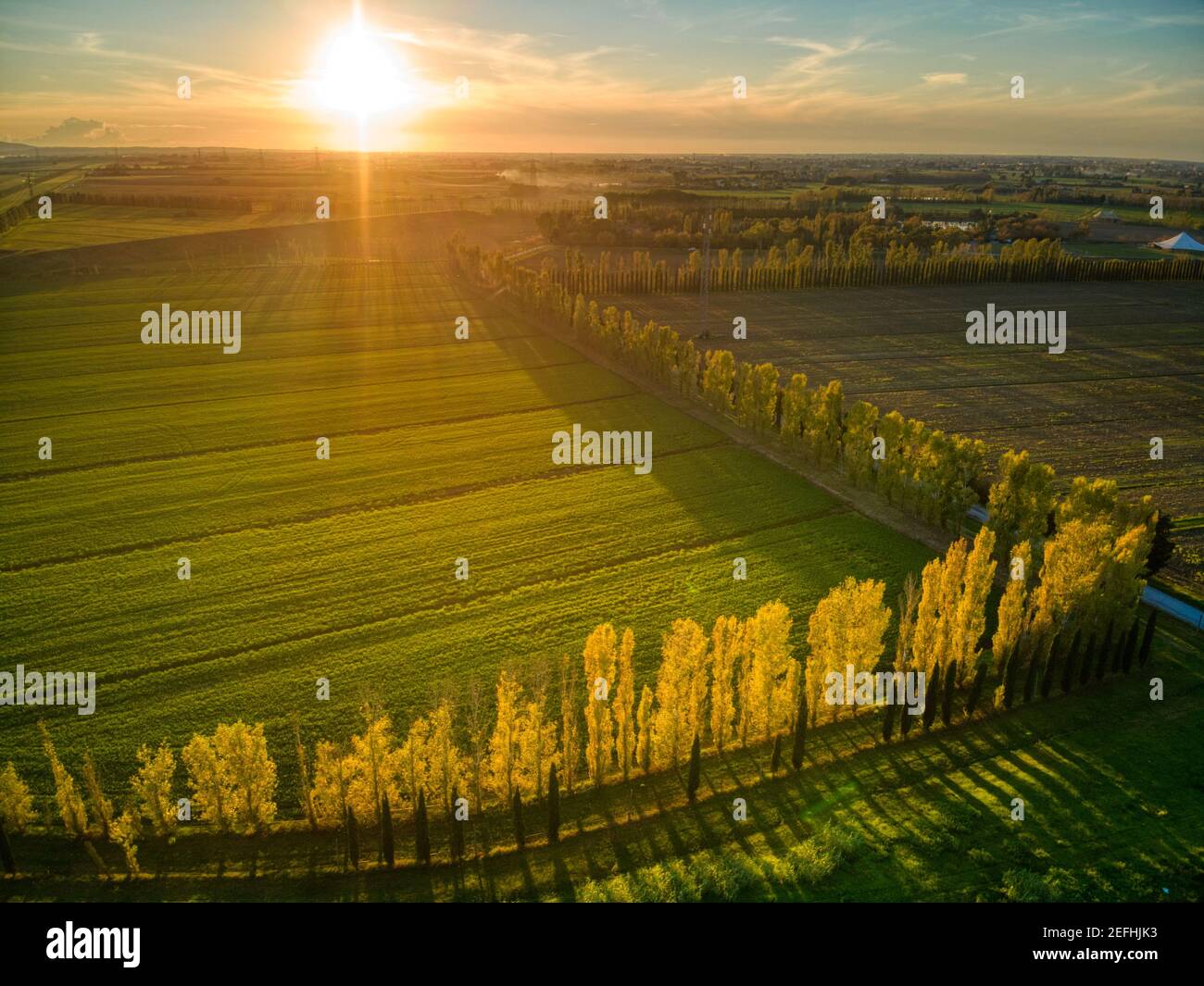 Tramonto sulla Valdera in Toscana, tra Pisa e Pontedera, che comprende i comuni di Lajatico, Palaia e Peccioli. Foto Stock