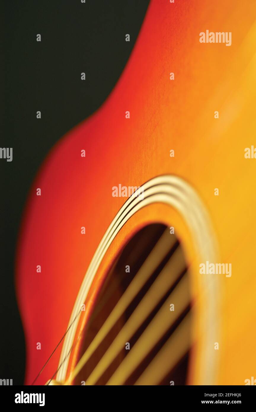 Primo piano della chitarra e delle sue corde Foto Stock