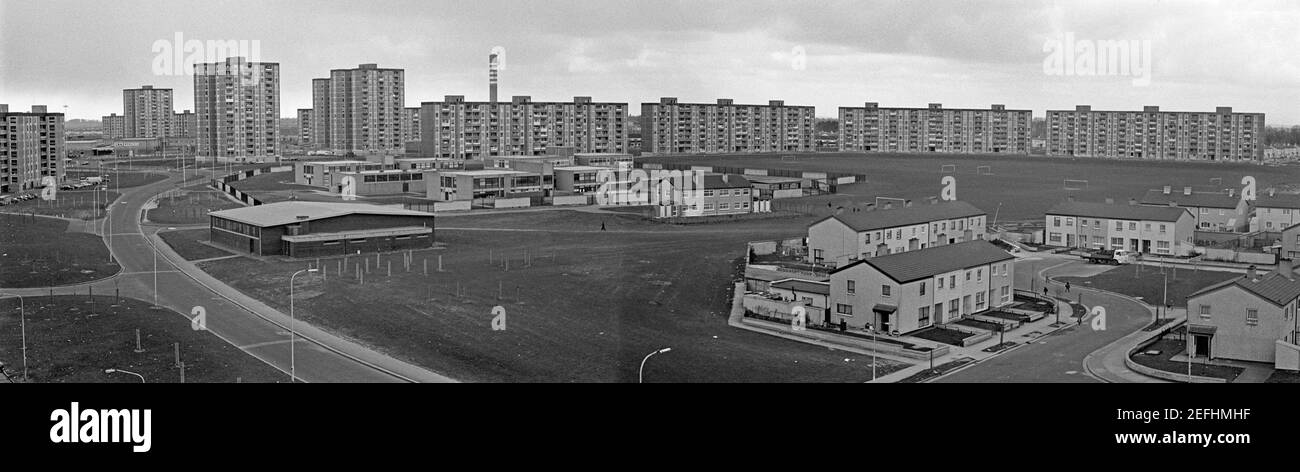 Vista panoramica, Tower Blocks, Shanan Road, Chiesa Cattolica della Vergine Maria e Scuola primaria, Coultry Road, Shanan Green, Ballymun, aprile 1986, Dublino, Repubblica d'Irlanda Foto Stock