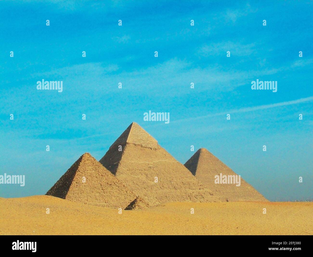 Piramidi su un paesaggio, Piramidi di Giza, Giza, Cairo, Egitto Foto Stock