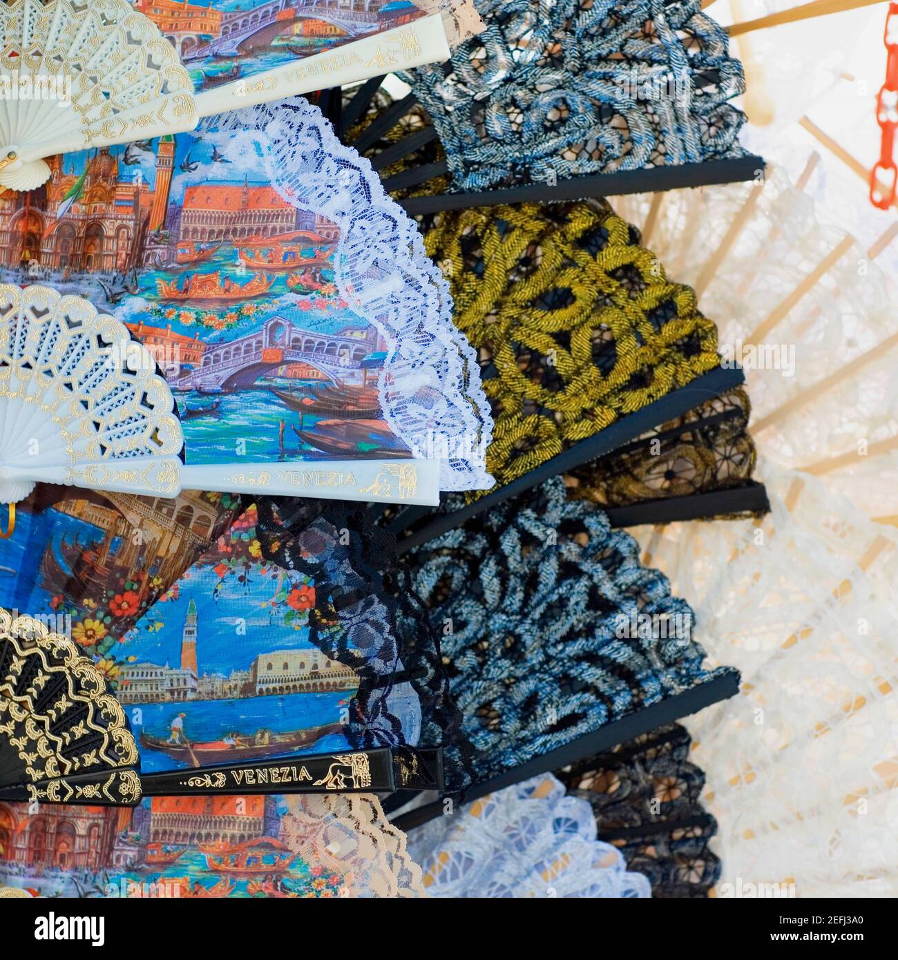 Primo piano di ventilatori pieghevoli, Venezia, Veneto, Italia Foto Stock