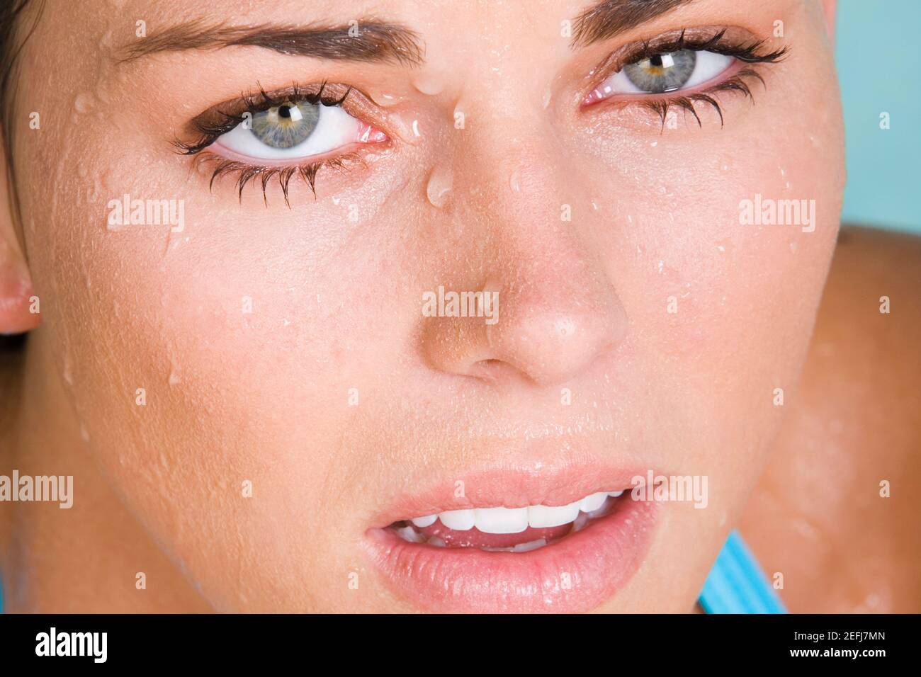 Ritratto di una giovane donna Foto Stock