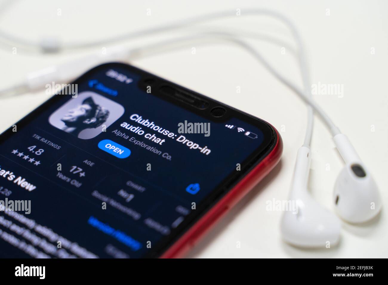 Bangkok, Thailandia - 18 febbraio 2021: Clubhouse Drop in applicazione audio chat in app store in iphone smartphone Foto Stock