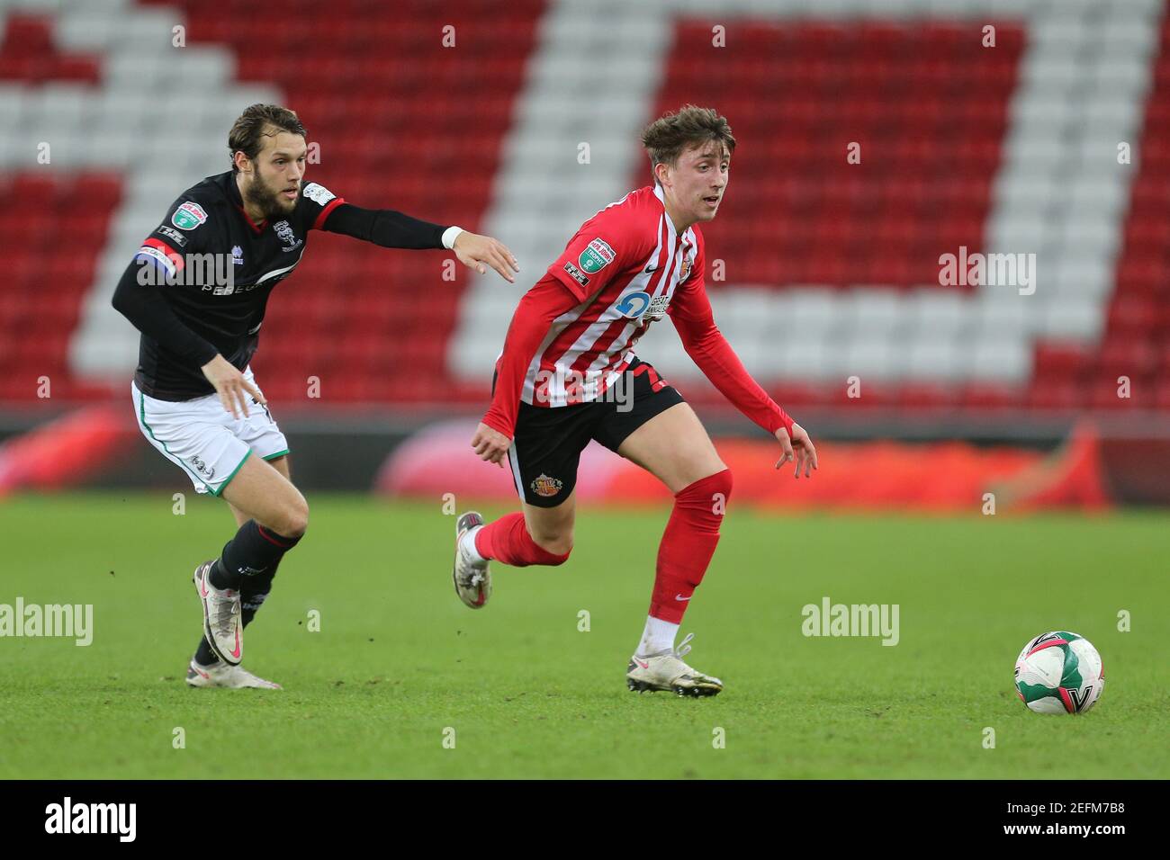 SUNDERLAND, INGHILTERRA. 17 FEBBRAIO: Dan Neil of Sunderland fa una pausa durante la partita EFL Trophy tra Sunderland e Lincoln City allo Stadio di luce, Sunderland, mercoledì 17 febbraio 2021. (Credit: Mark Fletcher | MI News) Credit: MI News & Sport /Alamy Live News Foto Stock