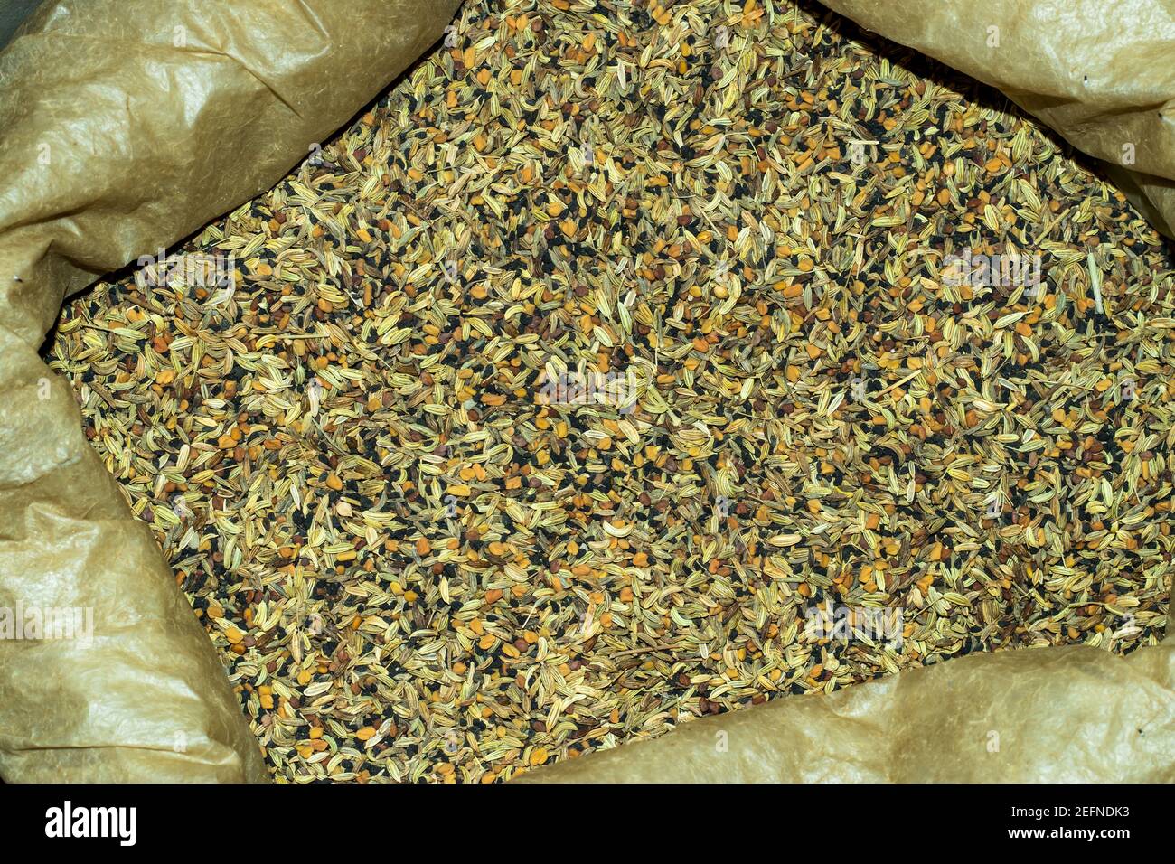 Paanch Phoron o Odia o Pancha Phutana, Maithili package masala, che ha fatto semi di senape nera, semi di finocchio, semi di cumino, semi di nigella, semi di fenugreek Foto Stock
