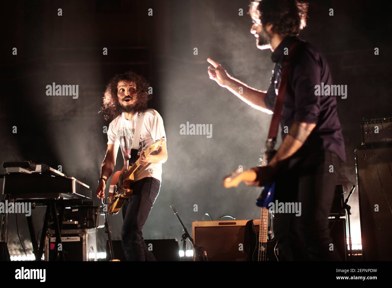 La band post-rock texana Explosions in the Sky si esibisce dal vivo Tappa alla Royal Albert Hall di Londra Foto Stock