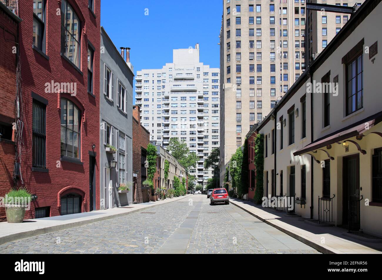 Washington Mews, una strada senza sbocco sul mare con storiche case in carrozza, Greenwich Village, Manhattan, New York City, USA Foto Stock