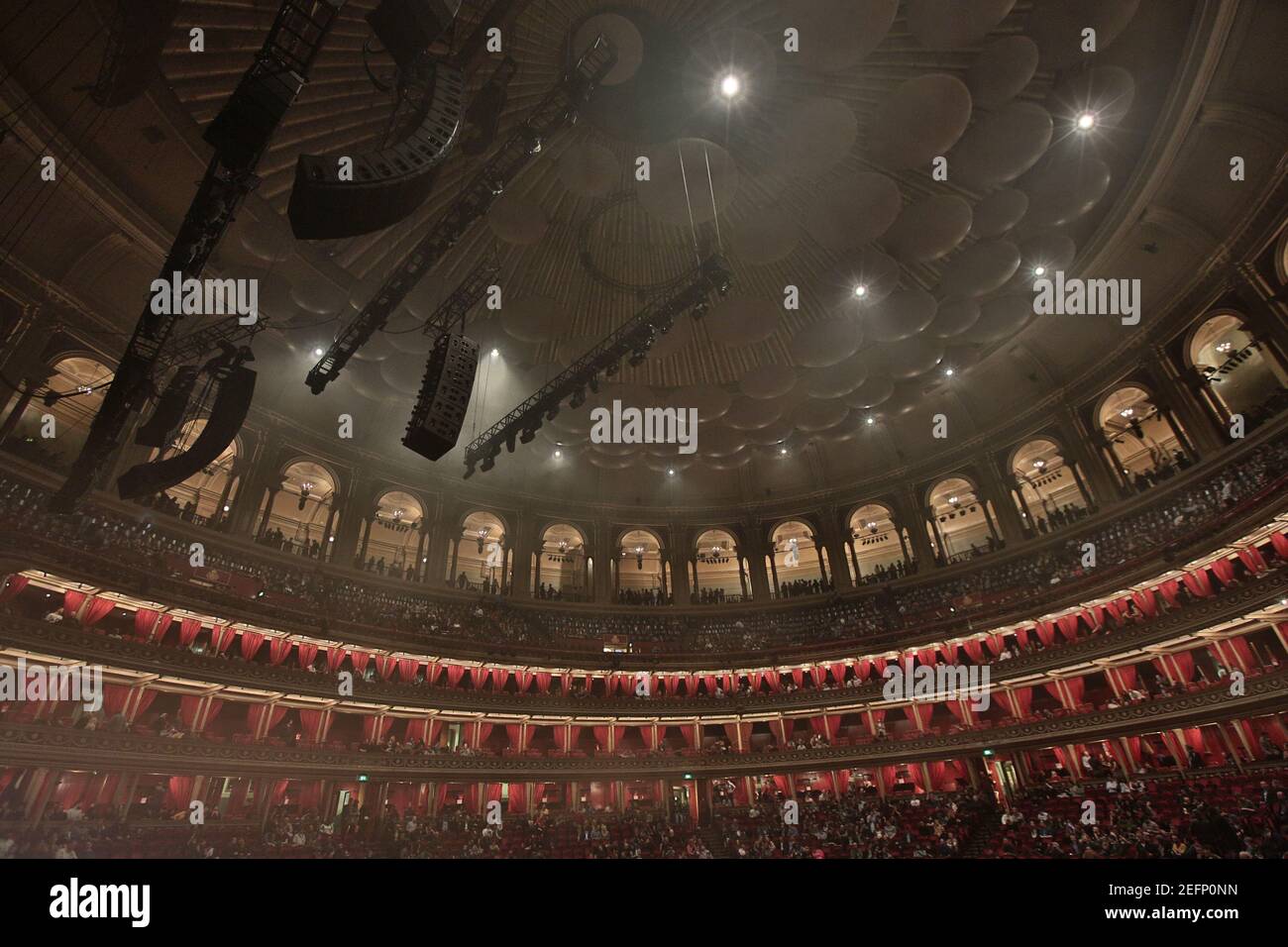 Il sistema PA e il soffitto della Royal Albert Hall Prima di una performance di Texan post-rock band esplode nel Cielo Foto Stock