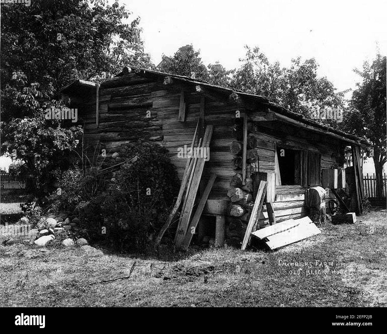 Old blockhouse da Fort Chambers, Chambers Prairie, Thurston County Foto Stock