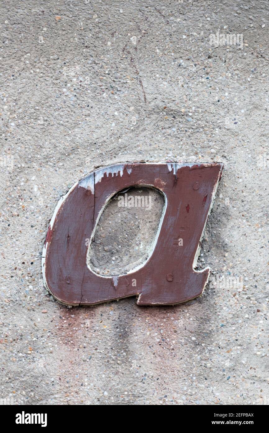 Lettera storica a di un carattere pubblicitario in rosso-marrone Foto Stock