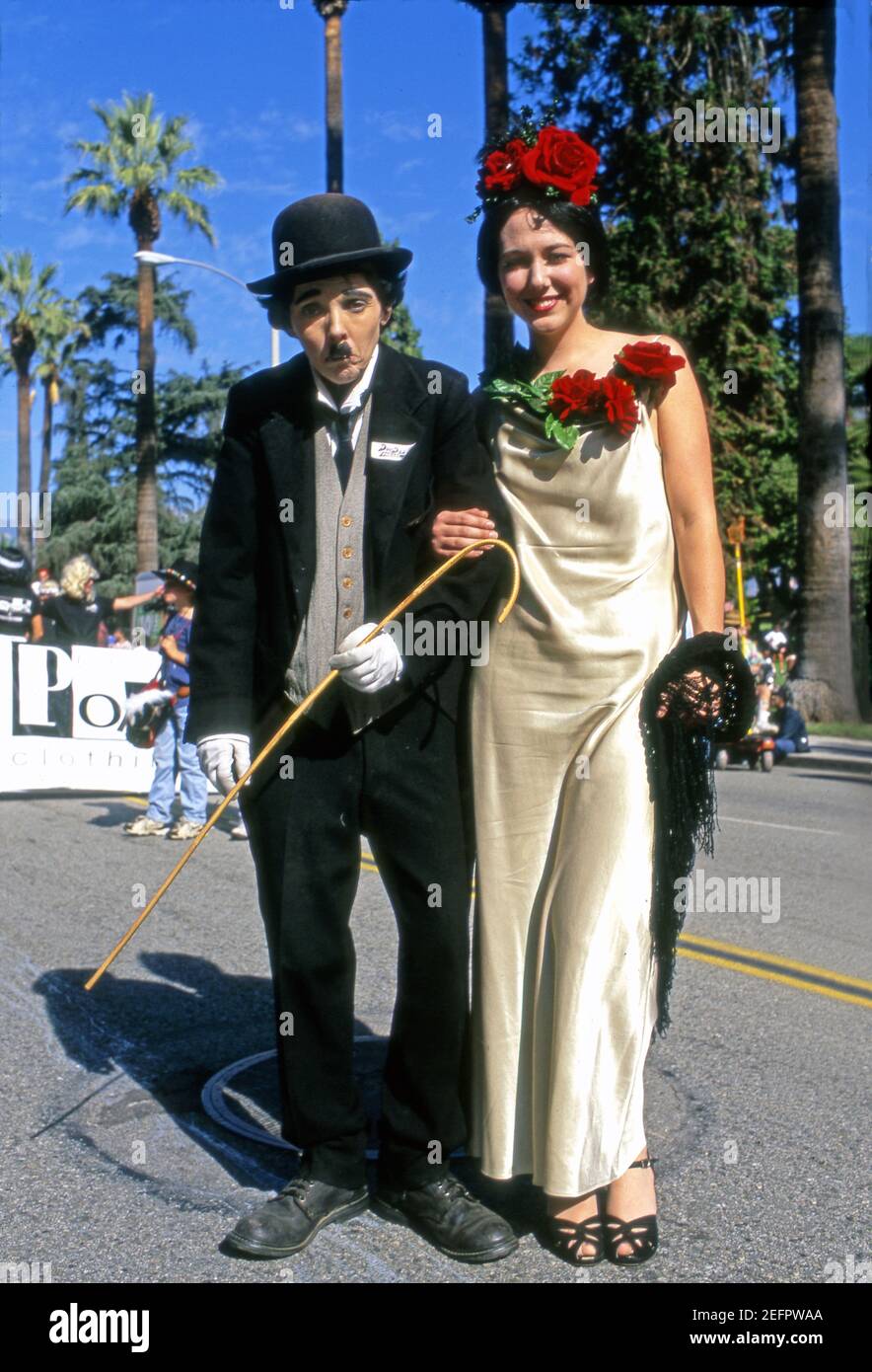 Charlie Chaplin guarda allo stesso modo alla Doo Dah Parade a Pasadena, California Foto Stock