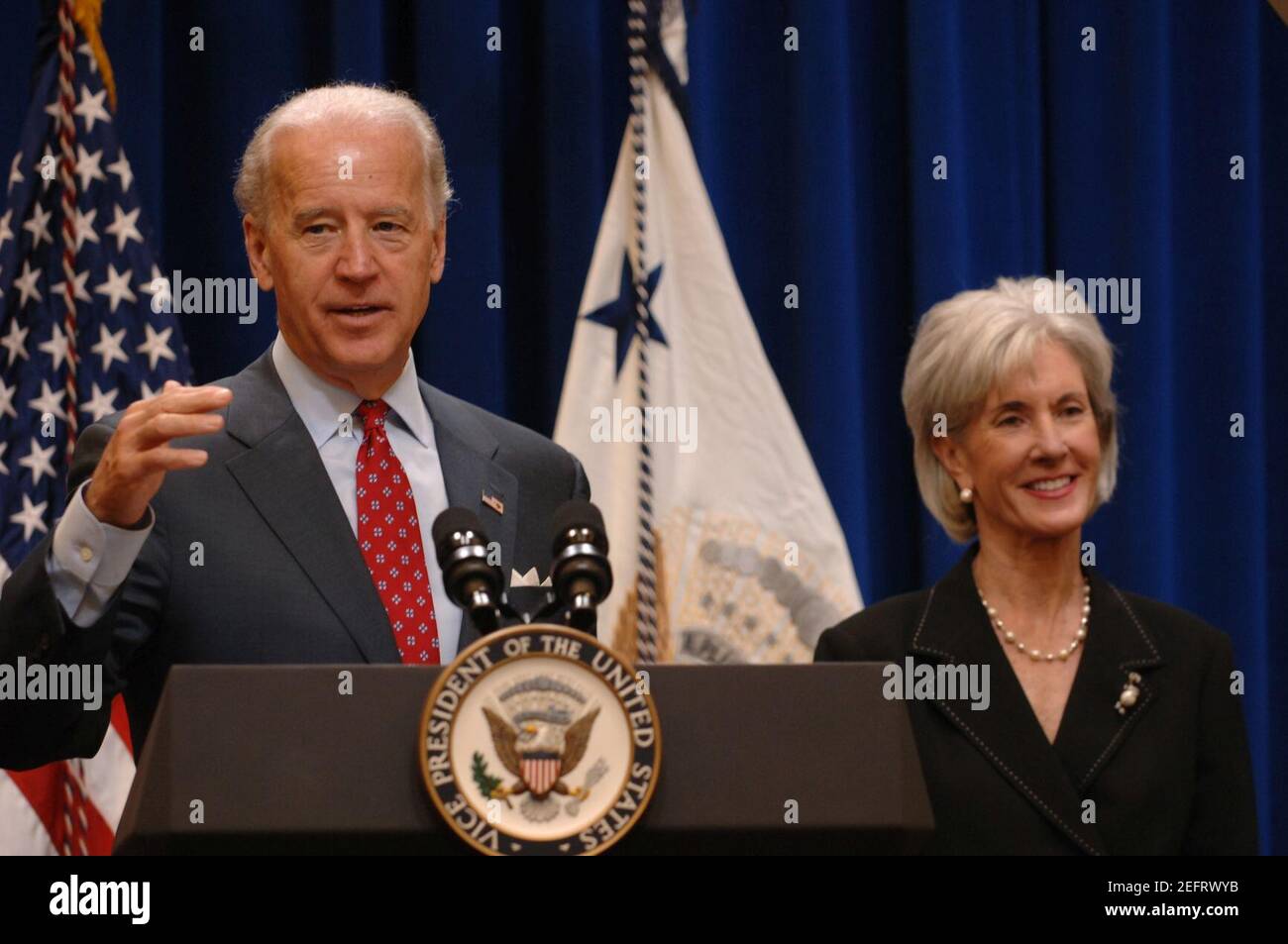 Il 4 maggio, il Segretario Sebelius è entrato a far parte del Vice Presidente Biden alla Casa Bianca per annunciare i vincitori delle sovvenzioni 15 della Beacon Community per promuovere l'uso significativo delle tecnologie dell'informazione sanitaria. Foto Stock