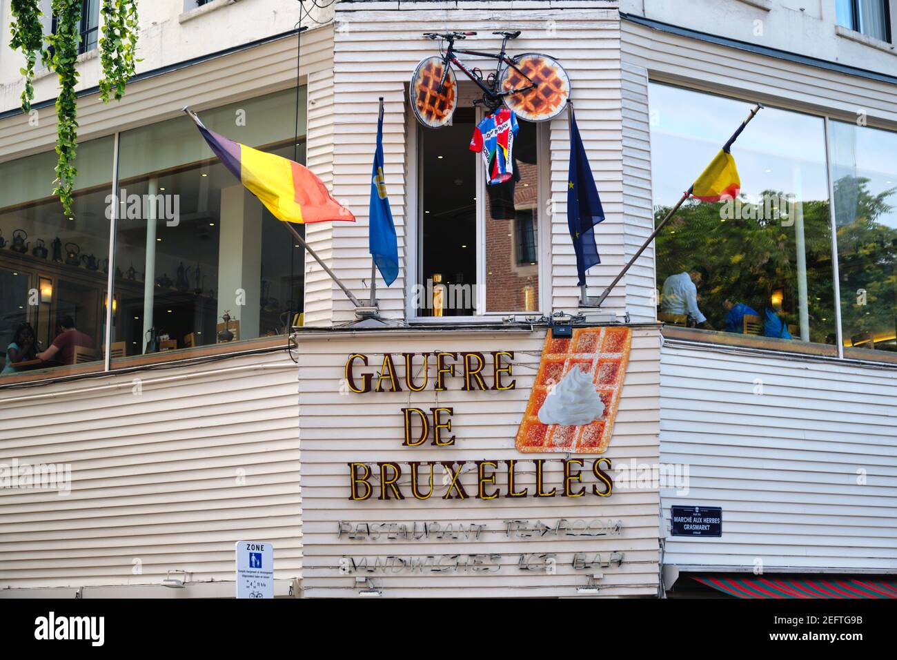 Vista esterna di un famoso ristorante belga waffle, Bruxelles, Belgio Foto Stock