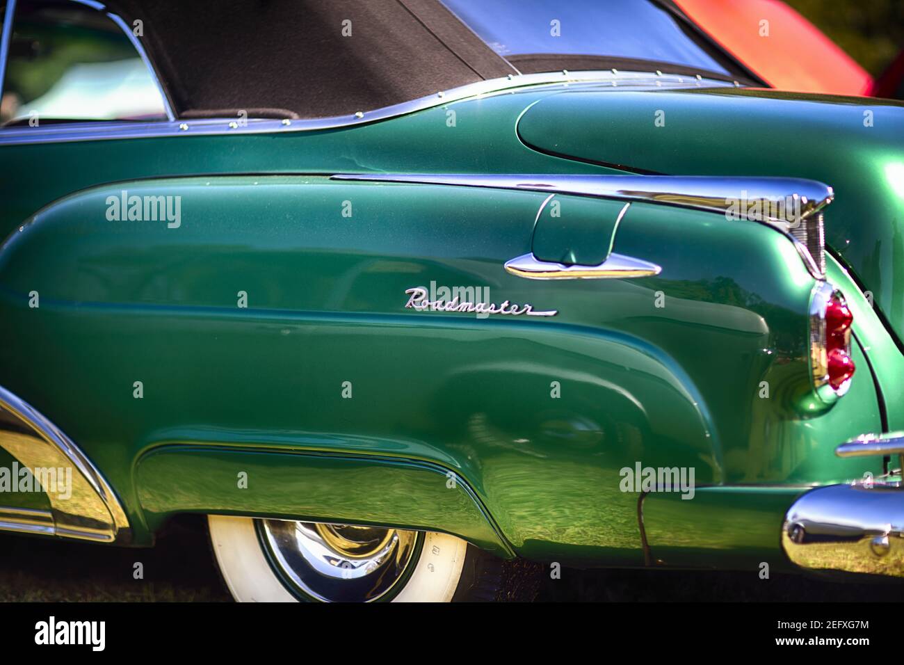 Vista ravvicinata del parafango posteriore di un modello Buick Roadmaster 1952 Convertibile Foto Stock