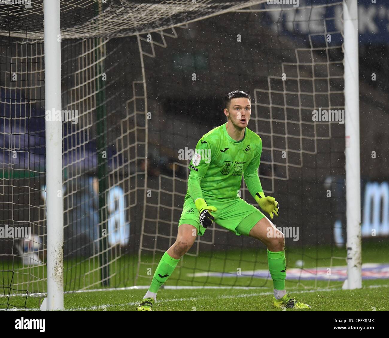 Swansea, Regno Unito. 17 Feb 2021. Freddie Woodman 1 of Swansea City in azione a Swansea, UK, il 17/2021. (Foto di Mike Jones/News Images/Sipa USA) Credit: Sipa USA/Alamy Live News Foto Stock