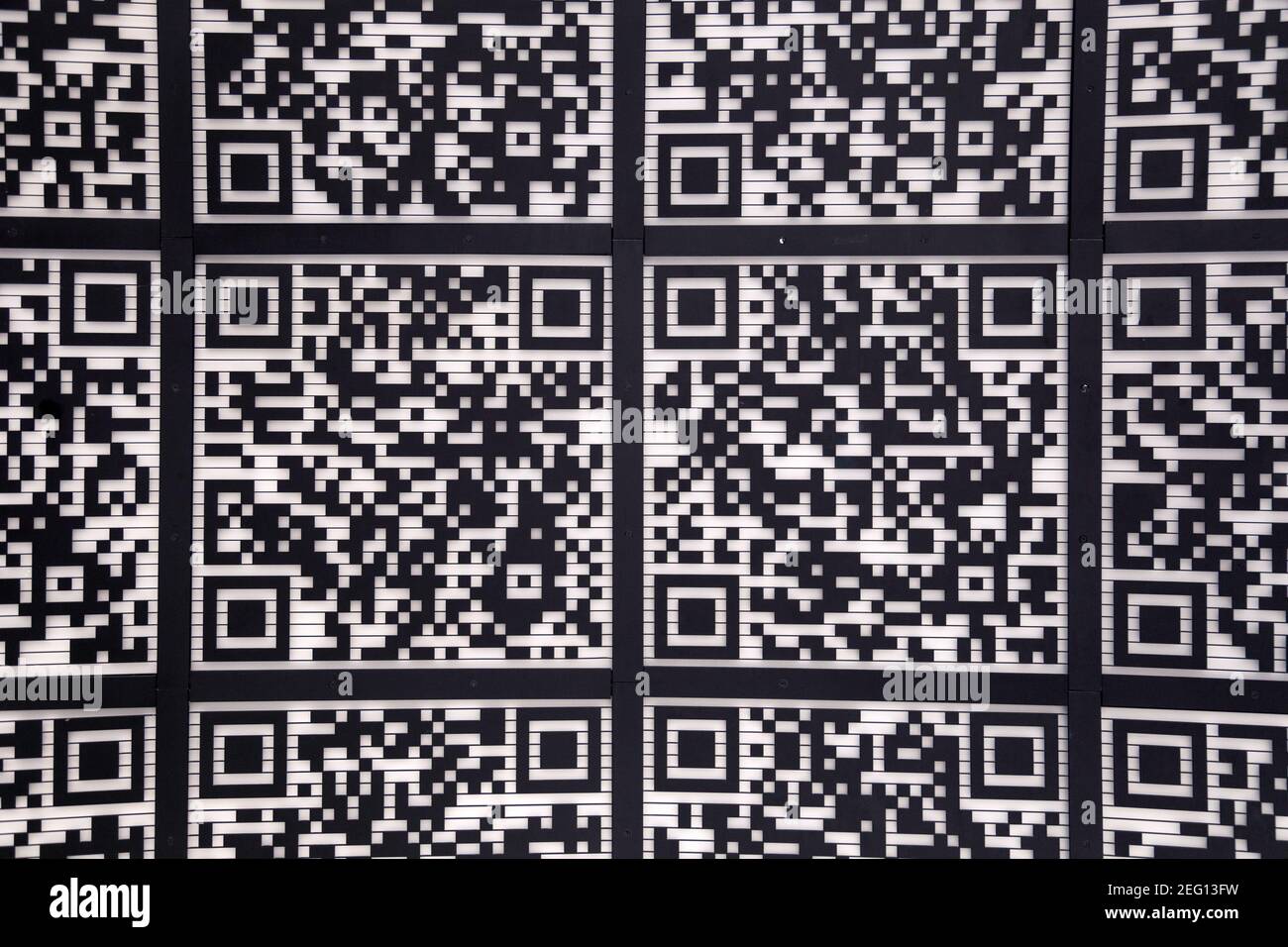 Codice QR sfondo modello astratto, bianco e nero, orizzontale Foto Stock