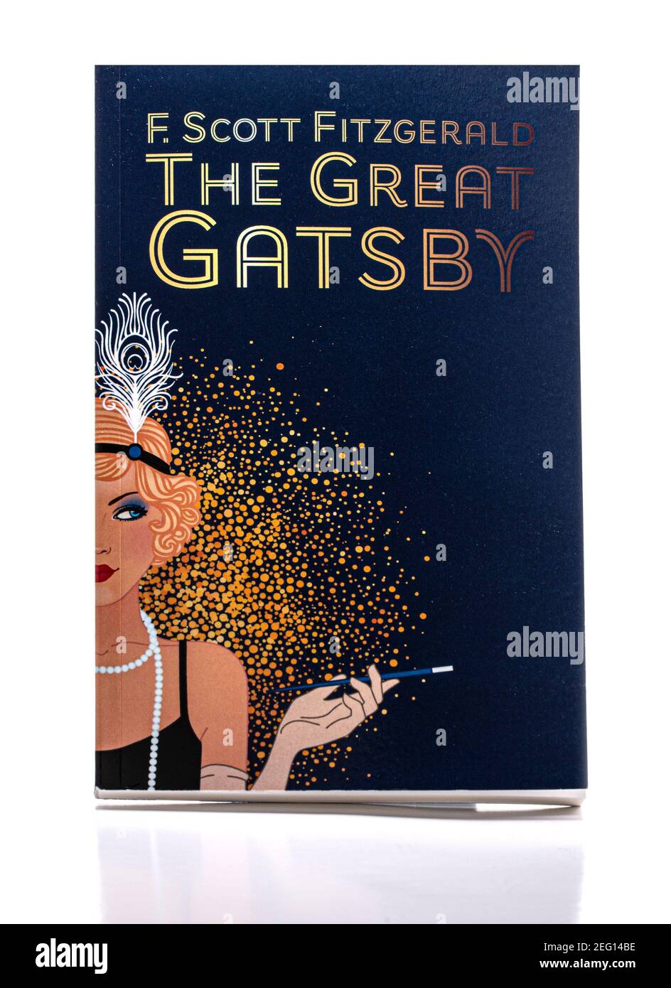 SWINDON, UK - 18 FEBBRAIO 2021: Copertina del libro Great Gatsby di F. Scott Fitzgerald su sfondo bianco Foto Stock